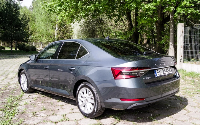 Skoda Superb cena 106899 przebieg: 59000, rok produkcji 2019 z Gozdnica małe 172